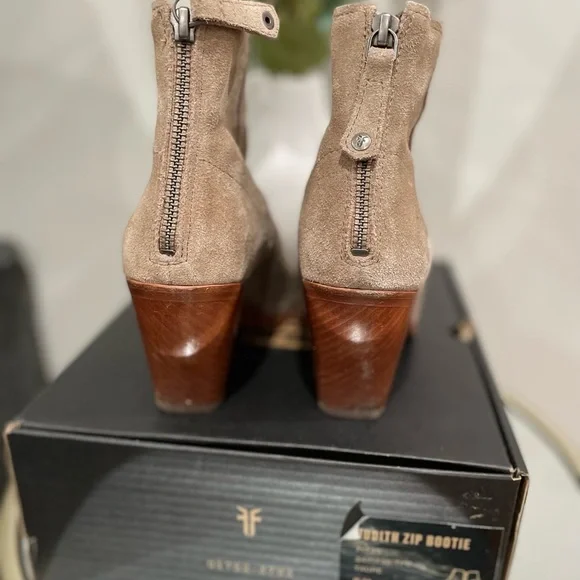 ✨FRYE WOMENS TAN SUEDE BOOTIE•SIZE 7✨ - Picture 6 of 10
